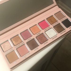 Kylie Jenner 2019 holiday collection eyeshadow